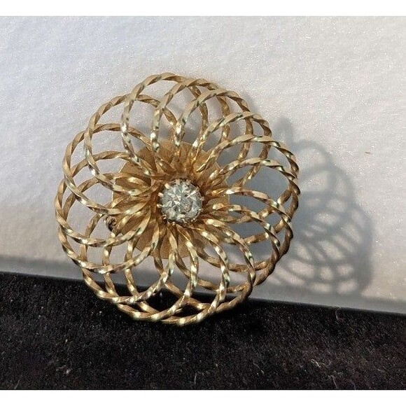 Whirligig Flower Rhinestone Center Brooch - Picture 9 of 9